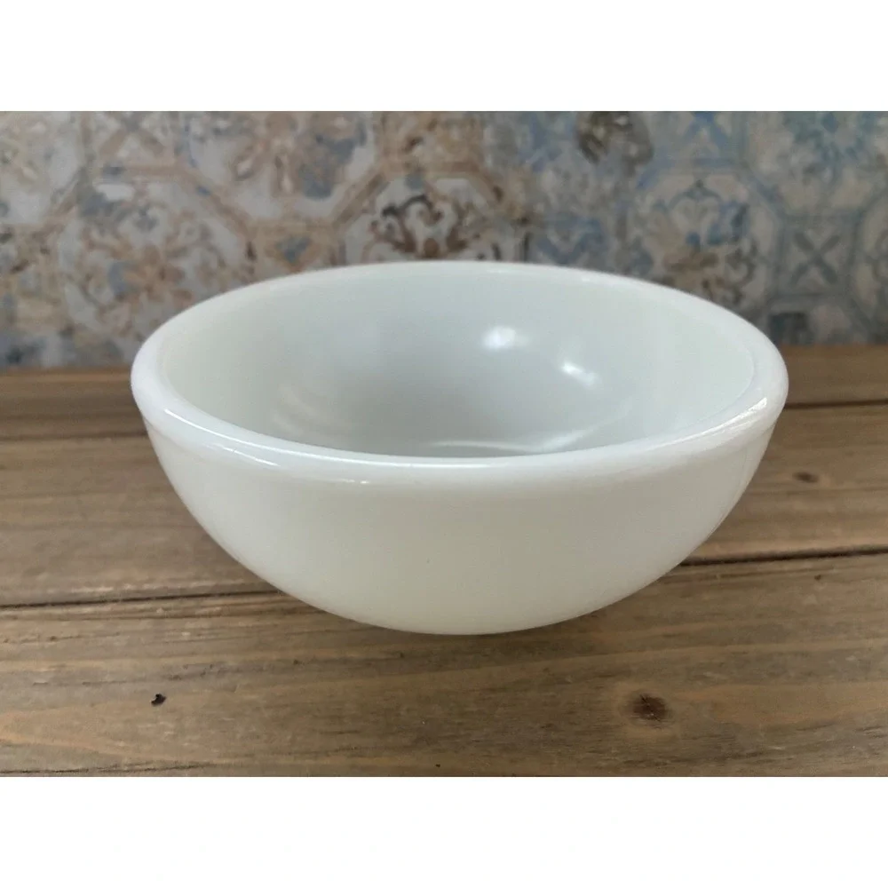 VTG Pyrex White Milk Glass Mixing Bowl 401 1.5 Pint‎ Made in USA Mid Century